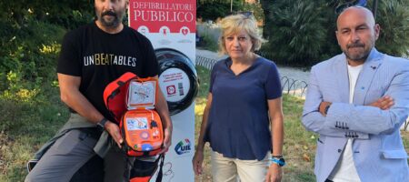Ancona, città cardioprotetta: Uil Marche e Enfap sponsor del defibrillatore di piazza Cavour