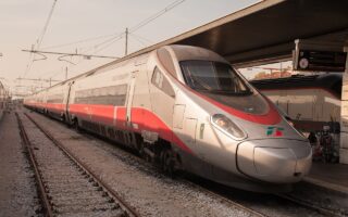 Marche sempre più isolate almeno su ferro: Ancona-Roma? Per Trenitalia è meglio passare per Bologna
