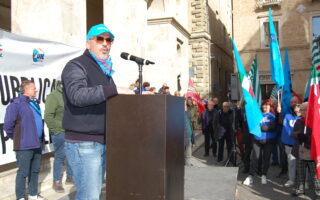 Macerata, lavoratori e cittadini in piazza a difendere l’acqua pubblica
