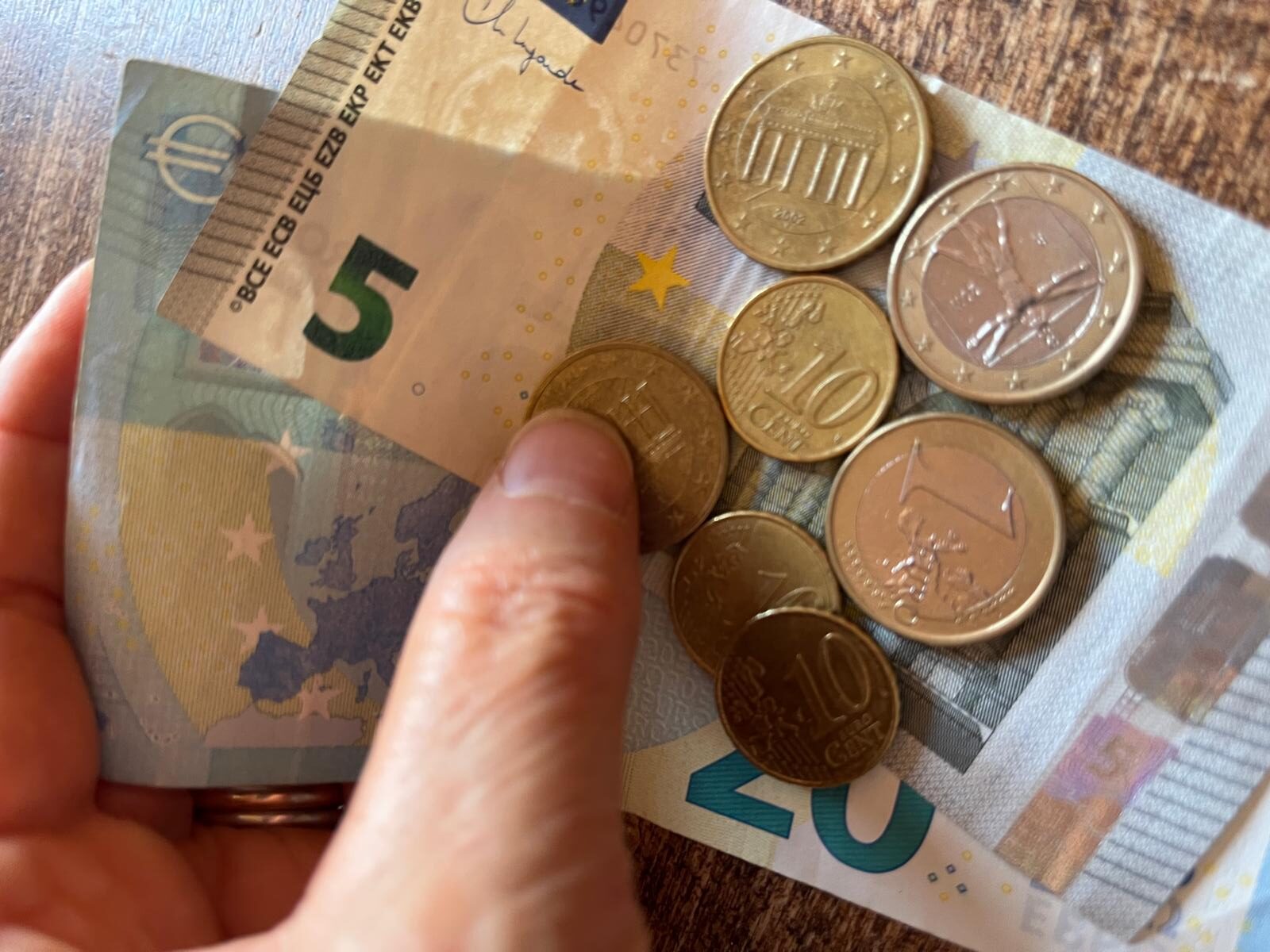 PENSIONATI E CREDITO AL CONSUMO: PER I NOSTRI ANZIANI UNA NECESSITÀ, NON PER ANDARE IN VACANZA